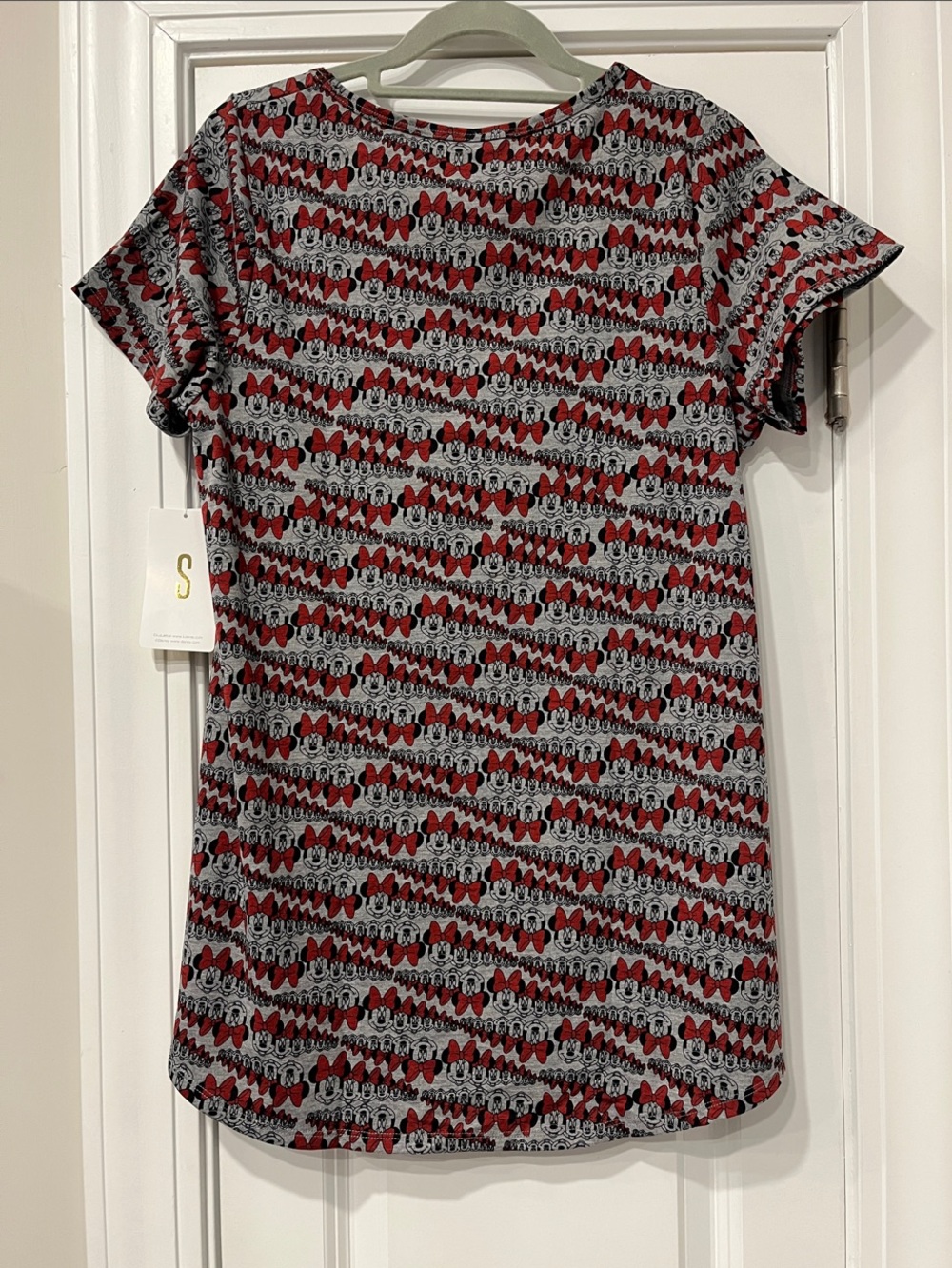 LuLaRoeDisney Gray Tee with Red Minnie Bow Print NWT - Picture 4 of 5